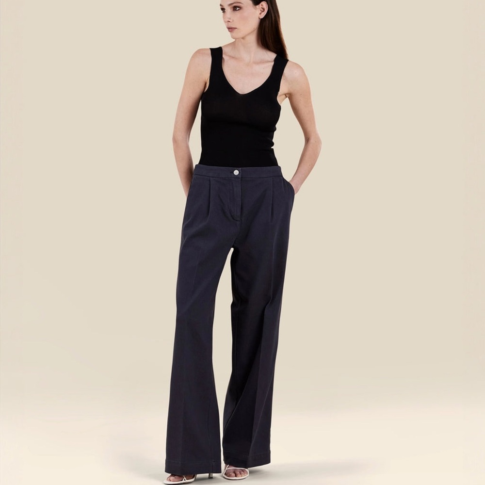 Cruna Cora Loose fit trousers wide leg pants in Navy Women’s Sz 44/L